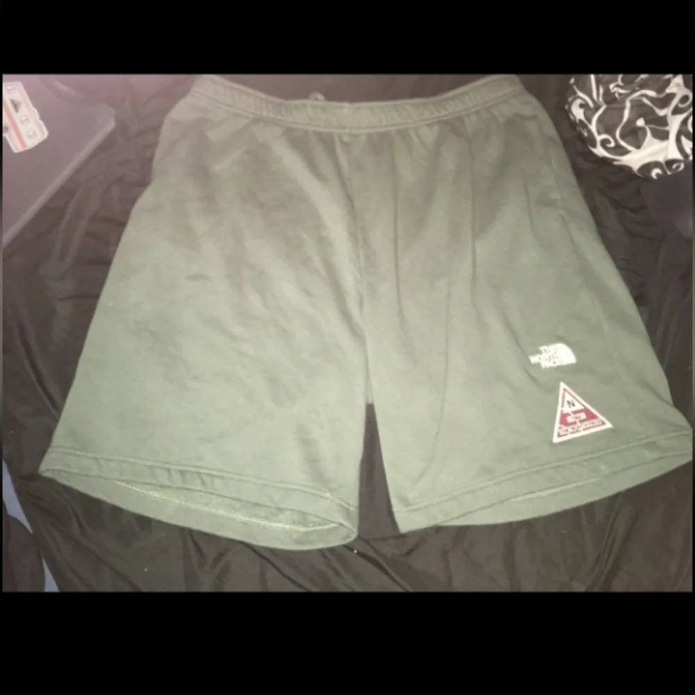 The North Face Men's Green Sweat Shorts Knee Length XXL - Picture 1 of 7